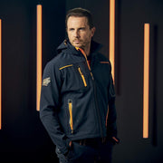 U-Power Space Softshelljacke, Deep Blue, am Modell