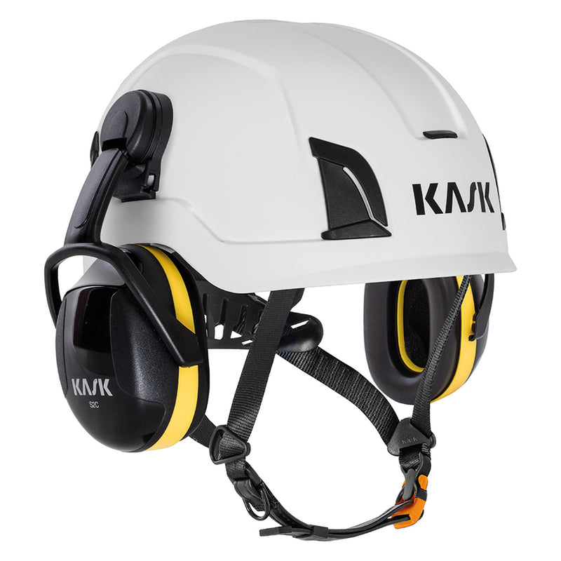 KASK SC2 Gehörschutz Gelb, Montagebeispiel am KASK-Helm, Ansicht 2