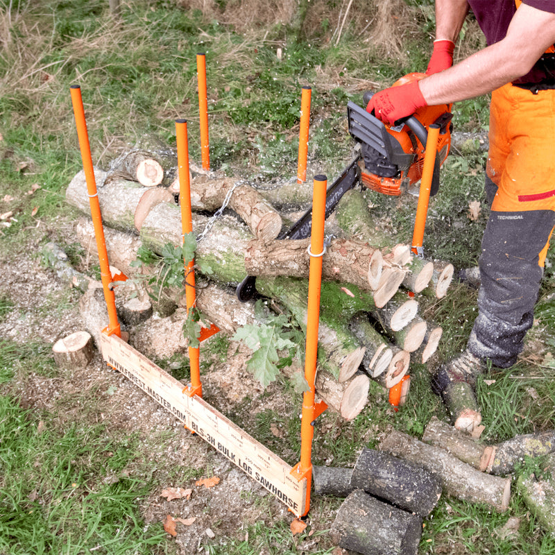 Sägebock aus Metall | bis 250 kg | klappbar | mit Fixierketten | Forest Master BLS-3H