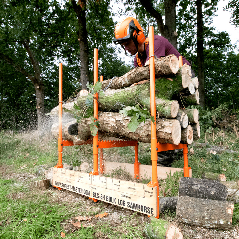 Sägebock aus Metall | bis 250 kg | klappbar | mit Fixierketten | Forest Master BLS-3H