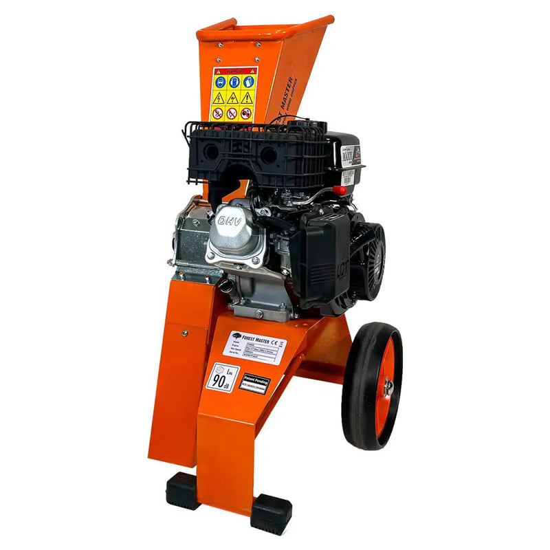 Forest Master FM6DD-MUL, Vorderansicht mit Einfülltrichter und Fahrgestell