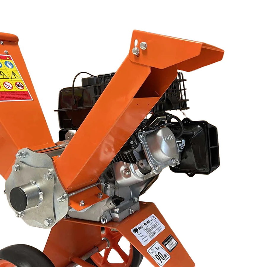 Forest Master MUL-CHIP-KIT, Originalansicht des oberen Holzauswurfs am FM6DD-MUL auf Weiss
