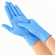 SHOWA 7555 EBT, getragene Nitrilhandschuhe und Griff am flexiblen Bündchen